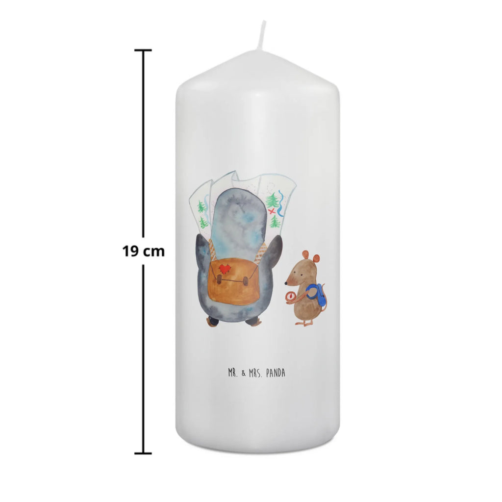 Kerze Pinguin & Maus Wanderer Zylinderkerze, Stumpenkerze, Gartenkerze, Geburtskerze, Wachskerze, Adventskerze, Dinnerkerze, Weihnachtskerze, Laternenkerze, Hochzeitskerze, Grosse Kerze, Wunschkerze, Handgemachte Kerze, Dekokerze, Kerze Mit Spruch, Tischkerze, Dekorative Kerze, Bedruckte Kerze, Geburtstagskerze, Schmuckkerze, Erinnerungslicht, Kommunionskerze, Osterkerze, Erinnerungskerze, Tafelkerze, Blockkerze, Kerze Mit Motiv, Pinguin, Roadtrip, Abenteuer, Pinguine, Wandern, Abenteurer, Ausflug, Wanderlust