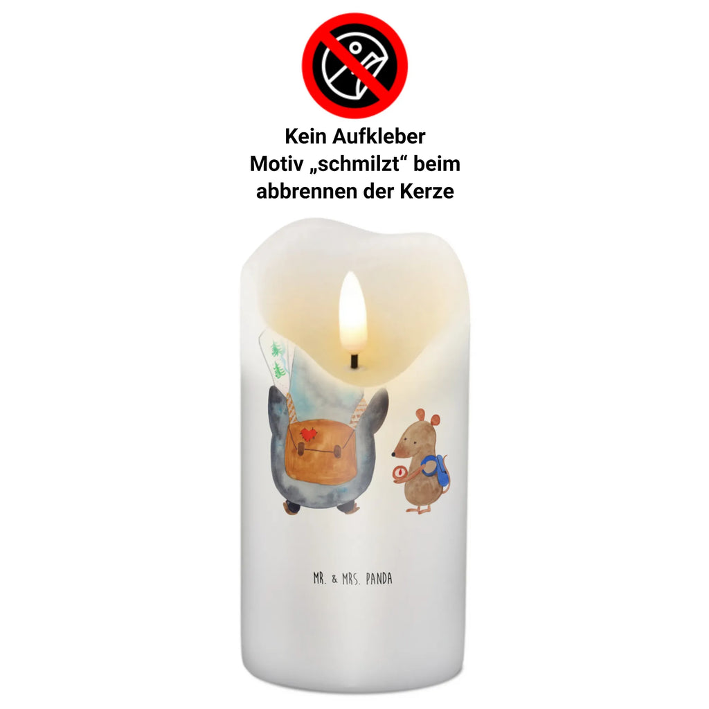 Kerze Pinguin & Maus Wanderer Zylinderkerze, Stumpenkerze, Gartenkerze, Geburtskerze, Wachskerze, Adventskerze, Dinnerkerze, Weihnachtskerze, Laternenkerze, Hochzeitskerze, Grosse Kerze, Wunschkerze, Handgemachte Kerze, Dekokerze, Kerze Mit Spruch, Tischkerze, Dekorative Kerze, Bedruckte Kerze, Geburtstagskerze, Schmuckkerze, Erinnerungslicht, Kommunionskerze, Osterkerze, Erinnerungskerze, Tafelkerze, Blockkerze, Kerze Mit Motiv, Pinguin, Roadtrip, Abenteuer, Pinguine, Wandern, Abenteurer, Ausflug, Wanderlust