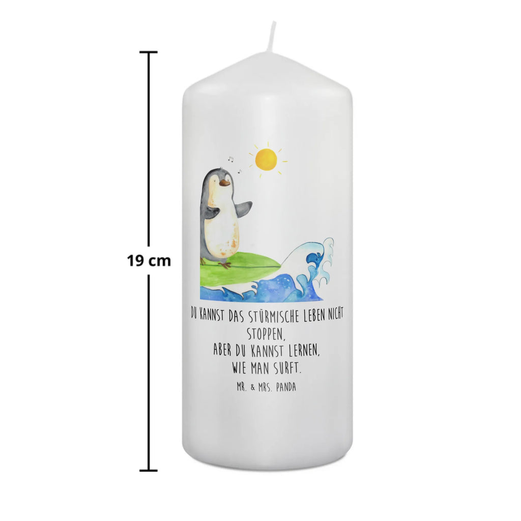Kerze Pinguin Surfer Blockkerze, Dekokerze, Tischkerze, Hochzeitskerze, Grosse Kerze, Zylinderkerze, Gartenkerze, Geburtskerze, Tafelkerze, Weihnachtskerze, Kerze Mit Motiv, Bedruckte Kerze, Adventskerze, Erinnerungskerze, Laternenkerze, Handgemachte Kerze, Stumpenkerze, Wunschkerze, Erinnerungslicht, Wachskerze, Dekorative Kerze, Geburtstagskerze, Osterkerze, Kerze Mit Spruch, Dinnerkerze, Kommunionskerze, Schmuckkerze, Pinguin, Urlaub, Wellen, Surfen, Surfer, Hawaii, Wellen Reiten, Pinguine, Portugal