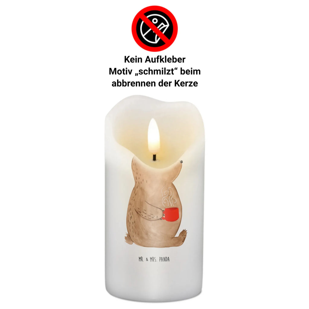 Kerze Bär Kaffee Tischkerze, Geburtstagskerze, Osterkerze, Bedruckte Kerze, Gartenkerze, Handgemachte Kerze, Dekorative Kerze, Geburtskerze, Dekokerze, Kerze Mit Motiv, Erinnerungslicht, Adventskerze, Grosse Kerze, Blockkerze, Weihnachtskerze, Dinnerkerze, Wunschkerze, Laternenkerze, Schmuckkerze, Erinnerungskerze, Zylinderkerze, Hochzeitskerze, Kommunionskerze, Tafelkerze, Wachskerze, Kerze Mit Spruch, Stumpenkerze, Teddybär, Teddy, Bär, Morgenroutine, Coffee, Guten Morgen, Kaffee, Welt Erobern, Welt Retten, Motivation, Bären