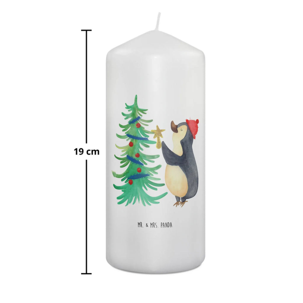 Kerze Pinguin Weihnachtsbaum Kerze Mit Motiv, Geburtstagskerze, Tafelkerze, Grosse Kerze, Zylinderkerze, Tischkerze, Dekorative Kerze, Kommunionskerze, Handgemachte Kerze, Wachskerze, Stumpenkerze, Dinnerkerze, Gartenkerze, Erinnerungskerze, Laternenkerze, Hochzeitskerze, Blockkerze, Geburtskerze, Erinnerungslicht, Wunschkerze, Osterkerze, Kerze Mit Spruch, Weihnachtskerze, Adventskerze, Schmuckkerze, Bedruckte Kerze, Dekokerze, Weihnachten, Winter, Weihnachtsdeko, Nikolaus, Advent, Heiligabend, Wintermotiv, Pinguin