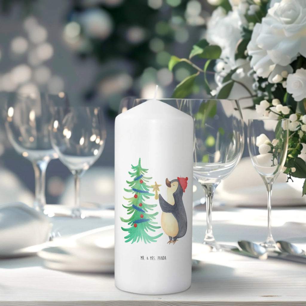 Kerze Pinguin Weihnachtsbaum Kerze Mit Motiv, Geburtstagskerze, Tafelkerze, Grosse Kerze, Zylinderkerze, Tischkerze, Dekorative Kerze, Kommunionskerze, Handgemachte Kerze, Wachskerze, Stumpenkerze, Dinnerkerze, Gartenkerze, Erinnerungskerze, Laternenkerze, Hochzeitskerze, Blockkerze, Geburtskerze, Erinnerungslicht, Wunschkerze, Osterkerze, Kerze Mit Spruch, Weihnachtskerze, Adventskerze, Schmuckkerze, Bedruckte Kerze, Dekokerze, Weihnachten, Winter, Weihnachtsdeko, Nikolaus, Advent, Heiligabend, Wintermotiv, Pinguin