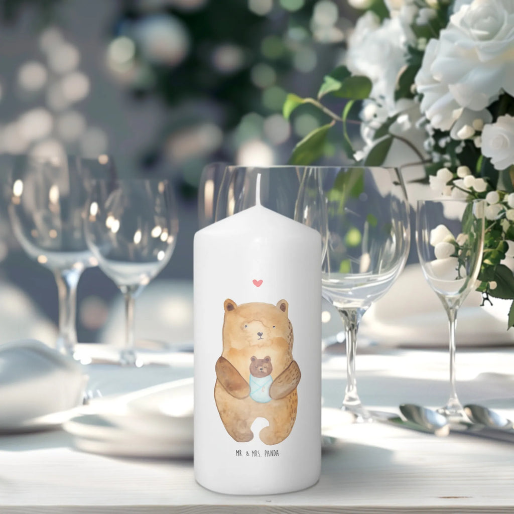 Candle bear infant Kerze Mit Motiv, Erinnerungslicht, Laternenkerze, Bedruckte Kerze, Geburtskerze, Dekokerze, Tischkerze, Weihnachtskerze, Blockkerze, Erinnerungskerze, Wachskerze, Kommunionskerze, Tafelkerze, Geburtstagskerze, Wunschkerze, Dinnerkerze, Grosse Kerze, Schmuckkerze, Stumpenkerze, Handgemachte Kerze, Zylinderkerze, Adventskerze, Osterkerze, Hochzeitskerze, Kerze Mit Spruch, Gartenkerze, Dekorative Kerze, Teddybär, Teddy, Bär, Glückwunsch, Mutter, Enkel, Geburtstag, Täufling, Geburt, Nichte, Neffe, Taufe, Baby, Eltern, Enkelin