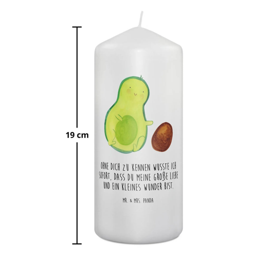 Kerze Avocado rollt Kern Laternenkerze, Kommunionskerze, Weihnachtskerze, Grosse Kerze, Blockkerze, Geburtstagskerze, Geburtskerze, Osterkerze, Stumpenkerze, Handgemachte Kerze, Dinnerkerze, Zylinderkerze, Wunschkerze, Bedruckte Kerze, Wachskerze, Tischkerze, Hochzeitskerze, Erinnerungskerze, Gartenkerze, Dekorative Kerze, Tafelkerze, Dekokerze, Erinnerungslicht, Adventskerze, Kerze Mit Motiv, Kerze Mit Spruch, Schmuckkerze, Veggie, Vegan, Avocado, Gesund, Baby, Erstes Kind, Schwangerschaft, Avocados, Zur Geburt, Geburtstag, Große Liebe, Säugling, Love, Liebe, Babyparty, Schwanger, Kind, Geburt