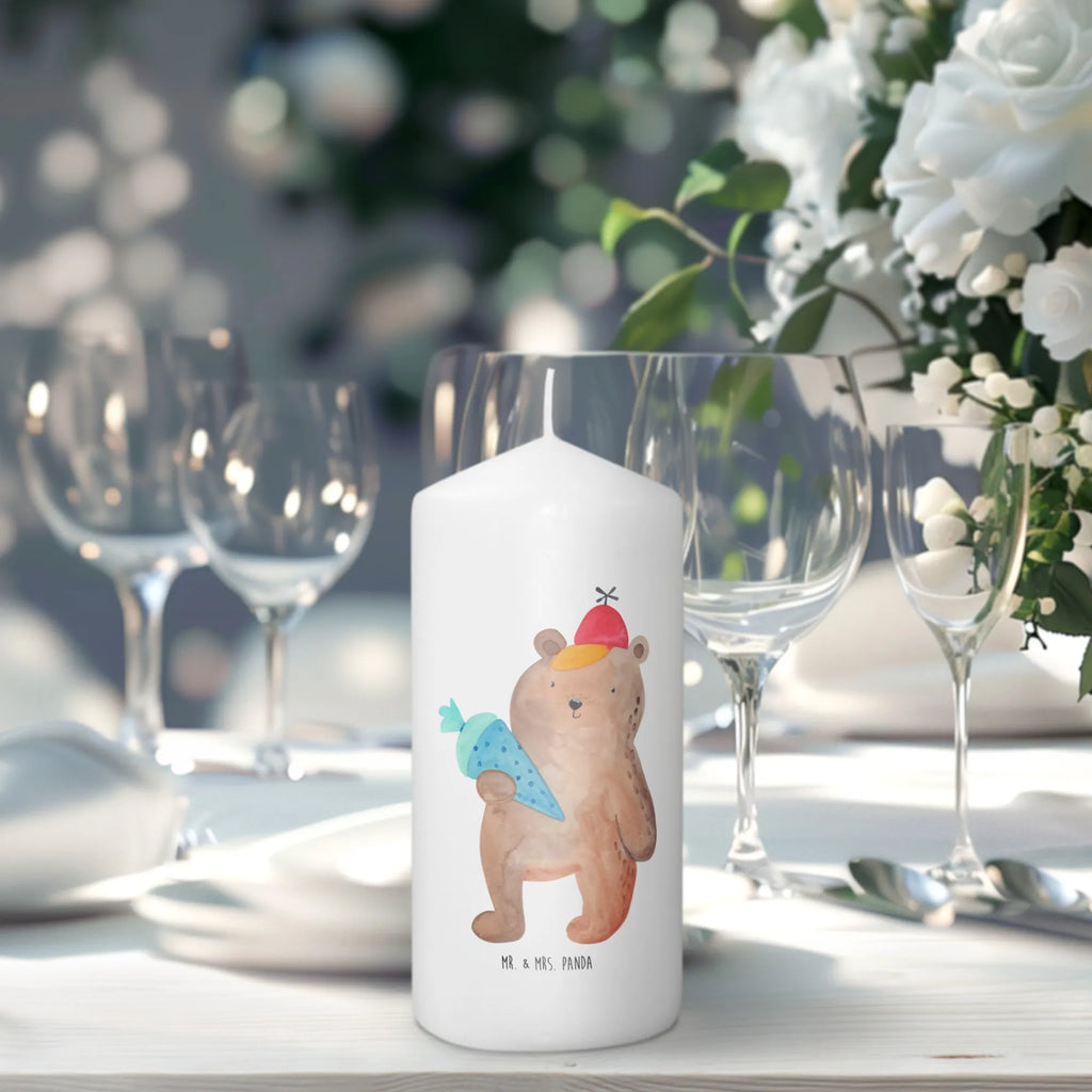 Kerze Bär Schultüte Stumpenkerze, Erinnerungskerze, Handgemachte Kerze, Bedruckte Kerze, Schmuckkerze, Geburtskerze, Adventskerze, Gartenkerze, Grosse Kerze, Hochzeitskerze, Dekorative Kerze, Geburtstagskerze, Blockkerze, Tafelkerze, Tischkerze, Wachskerze, Dekokerze, Zylinderkerze, Kerze Mit Motiv, Laternenkerze, Weihnachtskerze, Kerze Mit Spruch, Erinnerungslicht, Osterkerze, Kommunionskerze, Dinnerkerze, Wunschkerze, Teddybär, Teddy, Bär, Bär Motiv, Grundschule, Erster Schultag Geschenk, Schulanfang, Schulbeginn, Schultüte, Einschulung Geschenk, Schule Geschenk