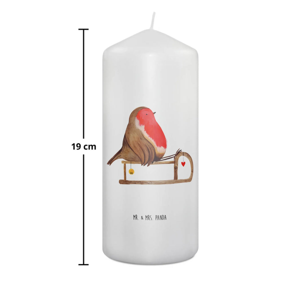 Kerze Rotkehlchen Schlitten Zylinderkerze, Kerze Mit Spruch, Grosse Kerze, Tischkerze, Hochzeitskerze, Dinnerkerze, Kerze Mit Motiv, Geburtskerze, Gartenkerze, Kommunionskerze, Weihnachtskerze, Wachskerze, Erinnerungskerze, Stumpenkerze, Tafelkerze, Adventskerze, Wunschkerze, Erinnerungslicht, Laternenkerze, Dekorative Kerze, Schmuckkerze, Geburtstagskerze, Bedruckte Kerze, Handgemachte Kerze, Blockkerze, Osterkerze, Dekokerze, Weihnachten, Winter, Weihnachtsdeko, Nikolaus, Advent, Heiligabend, Wintermotiv, Schlitten, Vogel