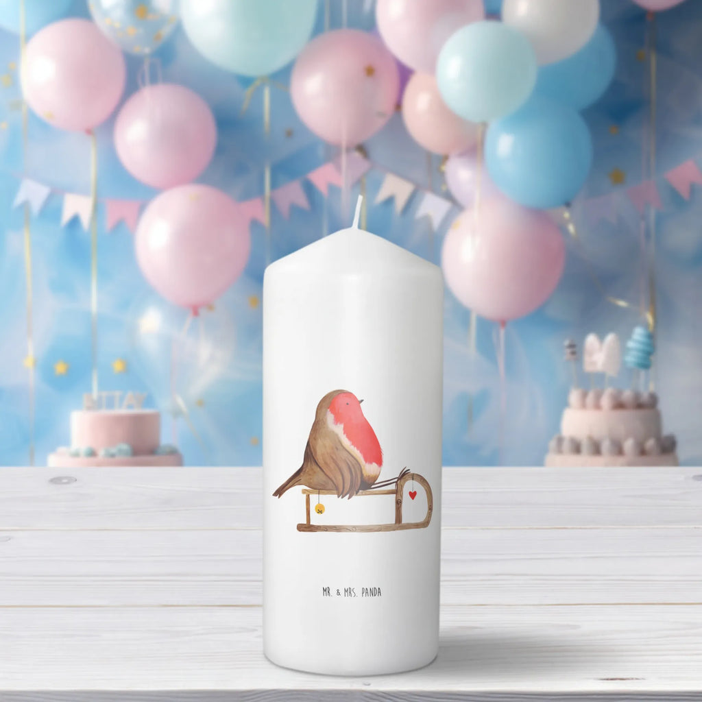 Kerze Rotkehlchen Schlitten Zylinderkerze, Kerze Mit Spruch, Grosse Kerze, Tischkerze, Hochzeitskerze, Dinnerkerze, Kerze Mit Motiv, Geburtskerze, Gartenkerze, Kommunionskerze, Weihnachtskerze, Wachskerze, Erinnerungskerze, Stumpenkerze, Tafelkerze, Adventskerze, Wunschkerze, Erinnerungslicht, Laternenkerze, Dekorative Kerze, Schmuckkerze, Geburtstagskerze, Bedruckte Kerze, Handgemachte Kerze, Blockkerze, Osterkerze, Dekokerze, Weihnachten, Winter, Weihnachtsdeko, Nikolaus, Advent, Heiligabend, Wintermotiv, Schlitten, Vogel