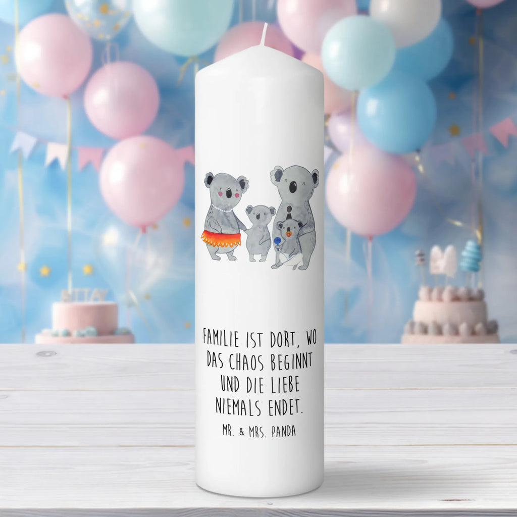 Kerze Koala Familie Wachskerze, Tischkerze, Schmuckkerze, Erinnerungslicht, Gartenkerze, Dekorative Kerze, Kommunionskerze, Geburtstagskerze, Handgemachte Kerze, Tafelkerze, Bedruckte Kerze, Geburtskerze, Blockkerze, Weihnachtskerze, Adventskerze, Dinnerkerze, Dekokerze, Stumpenkerze, Laternenkerze, Zylinderkerze, Wunschkerze, Kerze Mit Spruch, Grosse Kerze, Osterkerze, Erinnerungskerze, Kerze Mit Motiv, Hochzeitskerze, Oma, Papa, Mama, Vatertag, Bruder, Schwester, Familie, Muttertag, Opa, Geschwister, Family, Kinder, Koalas, Familienleben, Koala