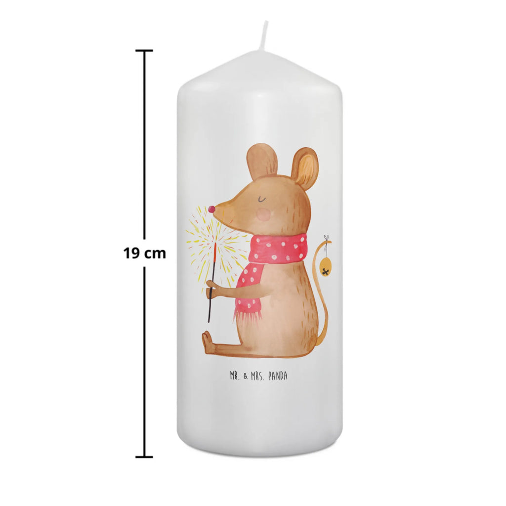 Kerze Weihnachtsmaus Handgemachte Kerze, Laternenkerze, Osterkerze, Tischkerze, Erinnerungskerze, Zylinderkerze, Geburtstagskerze, Wachskerze, Dekorative Kerze, Weihnachtskerze, Hochzeitskerze, Adventskerze, Tafelkerze, Dekokerze, Schmuckkerze, Kerze Mit Motiv, Geburtskerze, Gartenkerze, Wunschkerze, Kerze Mit Spruch, Bedruckte Kerze, Stumpenkerze, Dinnerkerze, Grosse Kerze, Erinnerungslicht, Blockkerze, Kommunionskerze, Weihnachten, Winter, Weihnachtsdeko, Nikolaus, Advent, Heiligabend, Wintermotiv, Maus, Mäuschen, Weihnachtswunder, Weihnachtsgruß, Weihnachtsmotiv, Frohe Weihnachten