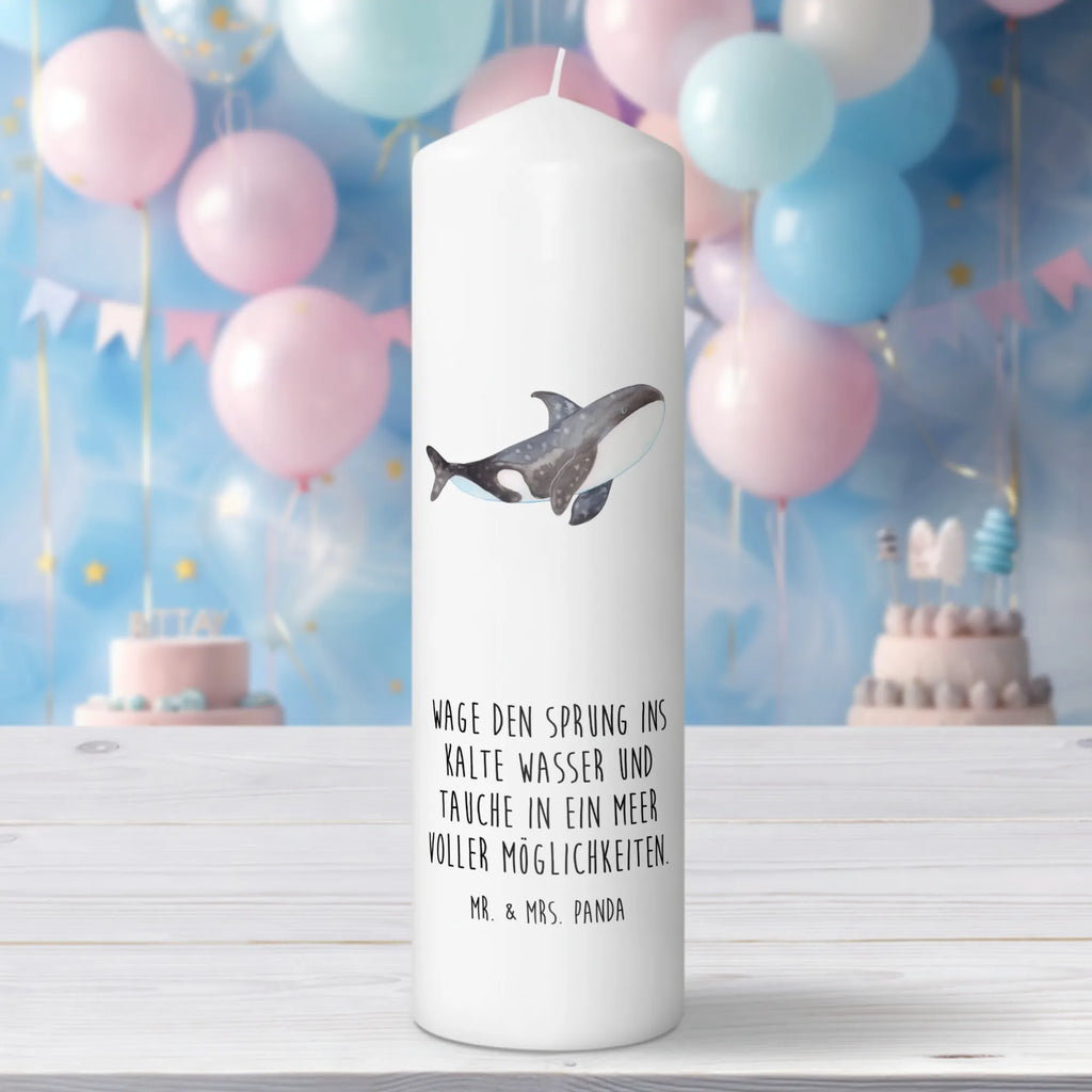 Kerze Orca Dekorative Kerze, Kerze Mit Motiv, Wachskerze, Geburtstagskerze, Dekokerze, Tischkerze, Erinnerungskerze, Kerze Mit Spruch, Grosse Kerze, Laternenkerze, Dinnerkerze, Schmuckkerze, Weihnachtskerze, Wunschkerze, Tafelkerze, Zylinderkerze, Geburtskerze, Erinnerungslicht, Hochzeitskerze, Bedruckte Kerze, Gartenkerze, Osterkerze, Handgemachte Kerze, Blockkerze, Kommunionskerze, Adventskerze, Stumpenkerze, Meer, Urlaub, Meerestiere, Motivation, Selbstliebe, Startup, Arbeit, Orcas, Orca, Killerwal, Möglichkeiten, Neustart, Wal, Büro