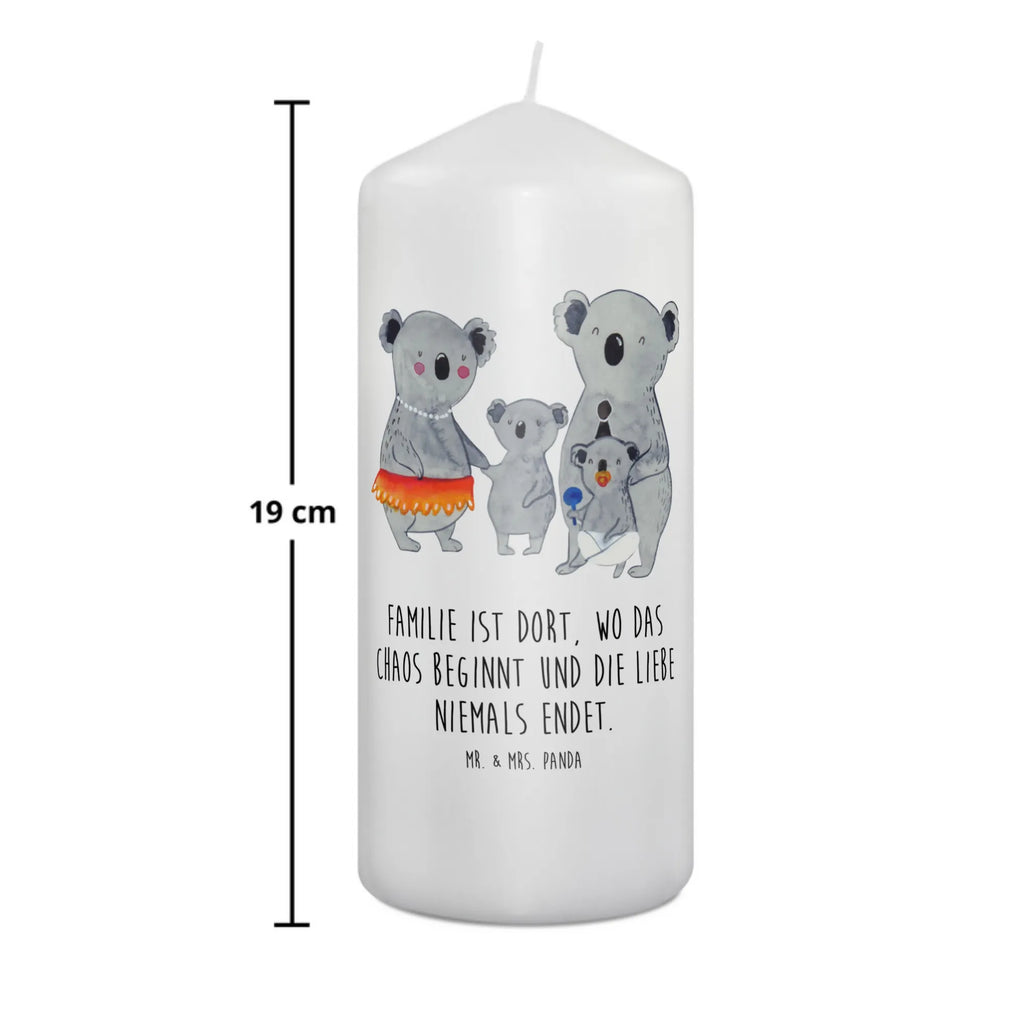 Kerze Koala Familie Wachskerze, Tischkerze, Schmuckkerze, Erinnerungslicht, Gartenkerze, Dekorative Kerze, Kommunionskerze, Geburtstagskerze, Handgemachte Kerze, Tafelkerze, Bedruckte Kerze, Geburtskerze, Blockkerze, Weihnachtskerze, Adventskerze, Dinnerkerze, Dekokerze, Stumpenkerze, Laternenkerze, Zylinderkerze, Wunschkerze, Kerze Mit Spruch, Grosse Kerze, Osterkerze, Erinnerungskerze, Kerze Mit Motiv, Hochzeitskerze, Oma, Papa, Mama, Vatertag, Bruder, Schwester, Familie, Muttertag, Opa, Geschwister, Family, Kinder, Koalas, Familienleben, Koala