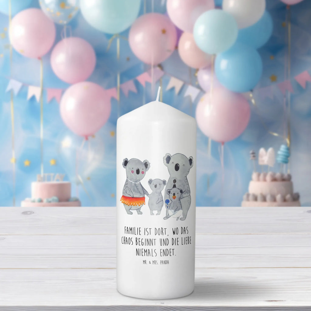 Kerze Koala Familie Wachskerze, Tischkerze, Schmuckkerze, Erinnerungslicht, Gartenkerze, Dekorative Kerze, Kommunionskerze, Geburtstagskerze, Handgemachte Kerze, Tafelkerze, Bedruckte Kerze, Geburtskerze, Blockkerze, Weihnachtskerze, Adventskerze, Dinnerkerze, Dekokerze, Stumpenkerze, Laternenkerze, Zylinderkerze, Wunschkerze, Kerze Mit Spruch, Grosse Kerze, Osterkerze, Erinnerungskerze, Kerze Mit Motiv, Hochzeitskerze, Oma, Papa, Mama, Vatertag, Bruder, Schwester, Familie, Muttertag, Opa, Geschwister, Family, Kinder, Koalas, Familienleben, Koala