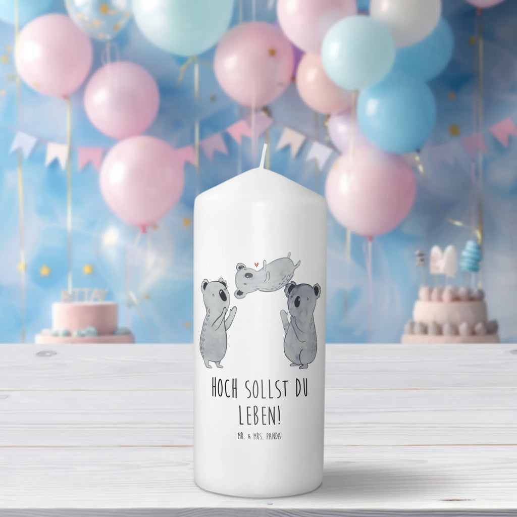 Kerze Koala Feiern Sich Wunschkerze, Stumpenkerze, Grosse Kerze, Dekorative Kerze, Kommunionskerze, Adventskerze, Dekokerze, Blockkerze, Geburtskerze, Gartenkerze, Erinnerungskerze, Erinnerungslicht, Dinnerkerze, Schmuckkerze, Osterkerze, Hochzeitskerze, Wachskerze, Kerze Mit Motiv, Zylinderkerze, Laternenkerze, Geburtstagskerze, Handgemachte Kerze, Kerze Mit Spruch, Tafelkerze, Weihnachtskerze, Tischkerze, Bedruckte Kerze, Geschenk, Geburtstag, Geburtstagsgeschenk, Liebe, Herz, Kind, Familie, Koala, Eltern