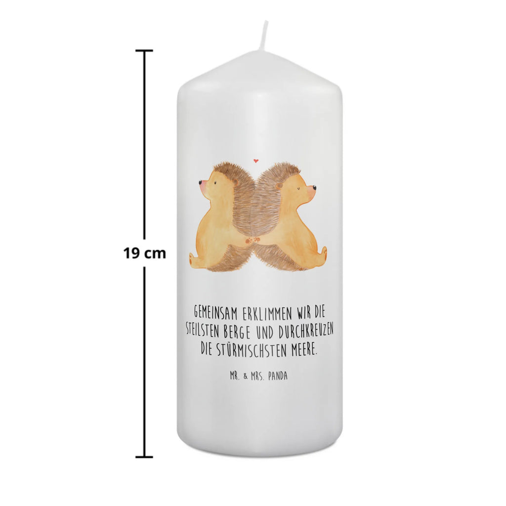 Kerze Igel händchenhaltend Kerze Für Ostern, Kerze Mit Spruch, Grablicht, Gartenkerze, Laternenkerze, Kerze Für Advent, Blockkerze, Handgemachte Kerze, Teelicht, Kerze Als Gastgeschenk, Outdoor-Kerze, Kerze, Stearin­kerze, Kerze Mit Namensgravur, Sojawachskerze, Dinnerkerzenpaar, Fair-Trade-Kerze, Kerze Für Taufe, Grabkerze, Gedenkkerze, Kerze Mit Prägung, Stumpenkerze, Kerze Für Hochzeit, Kerze Für Geburtstag, Handgegossene Kerze, Glas-Kerze, Duftkerze, Trauerkerze, Bio-Kerze, Tischkerze, Kerze Mit Motiv, Kerze Für Kommunion, Kerze Für Firmung, Kerze Mit Duft, Andachtskerze, Stabkerze, Tafelkerze, Kerze Ohne Duft, Streukerze, Kerze Mit Fotoeinleger, Votivkerze, Kerze Für Weihnachten, Kerze Mit Gravur, Stumpenkerzen-Set, Metall-Kerze, Dinnerkerze, Liebe, Partner, Freund, Freundin, Ehemann, Ehefrau, Heiraten, Verlobung, Heiratsantrag, Liebesgeschenk, Jahrestag, Hocheitstag, Liebesbeweis, Hand in Hand, Igel, Geschenk für zwei, Lieblingsmensch, Love, Igelliebe, Gemeinsamkeit, Hochzeit, Liebesbotschaft, große Liebe