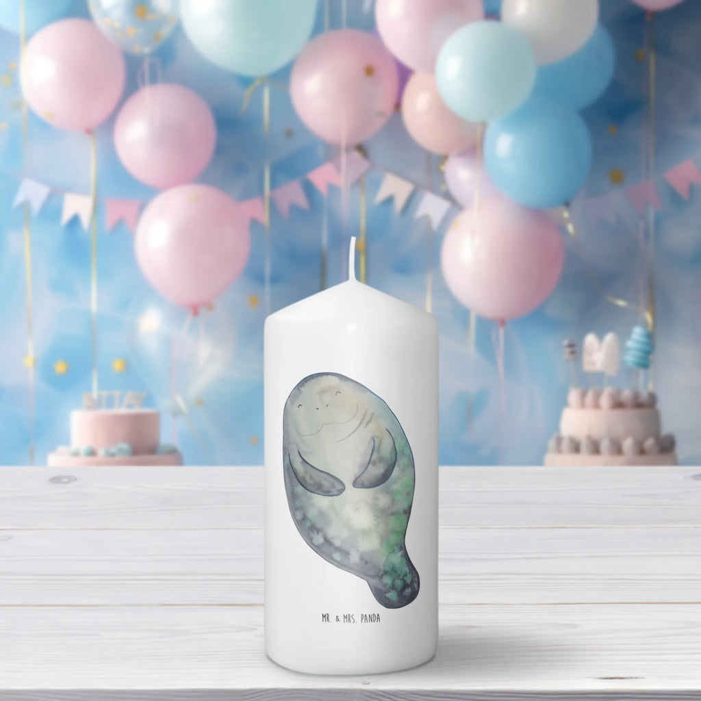 Kerze Seekuh happy Gedenkkerze, Tischkerze, Metall-Kerze, Laternenkerze, Andachtskerze, Dinnerkerzenpaar, Kerze Mit Fotoeinleger, Kerze Für Hochzeit, Kerze Mit Gravur, Kerze Für Ostern, Kerze Mit Motiv, Kerze Für Taufe, Handgemachte Kerze, Sojawachskerze, Kerze Für Advent, Glas-Kerze, Kerze Mit Namensgravur, Fair-Trade-Kerze, Streukerze, Kerze Für Firmung, Bio-Kerze, Votivkerze, Handgegossene Kerze, Stumpenkerze, Stumpenkerzen-Set, Grabkerze, Kerze Für Weihnachten, Stabkerze, Kerze, Gartenkerze, Outdoor-Kerze, Stearin­kerze, Kerze Ohne Duft, Duftkerze, Dinnerkerze, Kerze Als Gastgeschenk, Blockkerze, Kerze Mit Spruch, Kerze Mit Duft, Kerze Für Kommunion, Kerze Für Geburtstag, Trauerkerze, Teelicht, Tafelkerze, Grablicht, Kerze Mit Prägung, Meerestiere, Meer, Urlaub, Respekt, Neustart, Zufrieden, Freundin, Neuanfang, Liebeskummer, Seekuh, Selbstliebe, Seekühe, Achtsamkeit