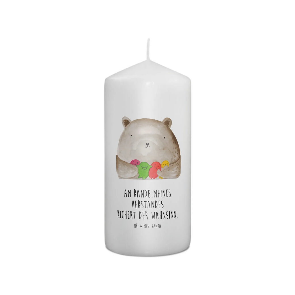Kerze Bär Gefühl Schmuckkerze, Osterkerze, Erinnerungslicht, Tischkerze, Kommunionskerze, Bedruckte Kerze, Grosse Kerze, Dekokerze, Hochzeitskerze, Dinnerkerze, Laternenkerze, Tafelkerze, Stumpenkerze, Erinnerungskerze, Handgemachte Kerze, Weihnachtskerze, Dekorative Kerze, Adventskerze, Blockkerze, Gartenkerze, Wachskerze, Zylinderkerze, Wunschkerze, Geburtskerze, Geburtstagskerze, Kerze Mit Motiv, Kerze Mit Spruch, Teddybär, Teddy, Bär, Durchgedreht, Wahnsinn, Verrückt