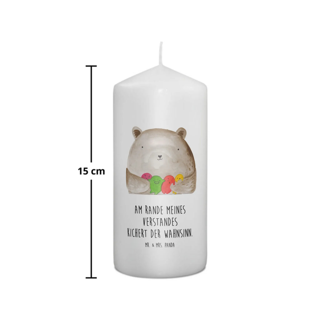 Kerze Bär Gefühl Schmuckkerze, Osterkerze, Erinnerungslicht, Tischkerze, Kommunionskerze, Bedruckte Kerze, Grosse Kerze, Dekokerze, Hochzeitskerze, Dinnerkerze, Laternenkerze, Tafelkerze, Stumpenkerze, Erinnerungskerze, Handgemachte Kerze, Weihnachtskerze, Dekorative Kerze, Adventskerze, Blockkerze, Gartenkerze, Wachskerze, Zylinderkerze, Wunschkerze, Geburtskerze, Geburtstagskerze, Kerze Mit Motiv, Kerze Mit Spruch, Teddybär, Teddy, Bär, Durchgedreht, Wahnsinn, Verrückt