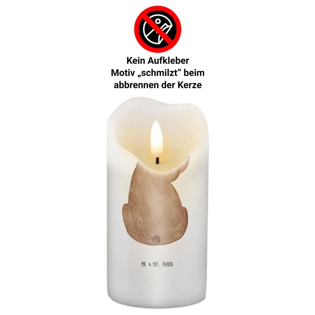 Kerze Bär Schulterblick Kommunionskerze, Dinnerkerze, Erinnerungskerze, Laternenkerze, Geburtstagskerze, Stumpenkerze, Kerze Mit Motiv, Wunschkerze, Weihnachtskerze, Blockkerze, Handgemachte Kerze, Zylinderkerze, Tischkerze, Dekorative Kerze, Kerze Mit Spruch, Erinnerungslicht, Gartenkerze, Adventskerze, Grosse Kerze, Schmuckkerze, Tafelkerze, Hochzeitskerze, Wachskerze, Bedruckte Kerze, Dekokerze, Geburtskerze, Osterkerze, Teddybär, Teddy, Bär, Bärenliebe, Weisheit, Weltansicht, Selbstachtung, Motivation, Bären