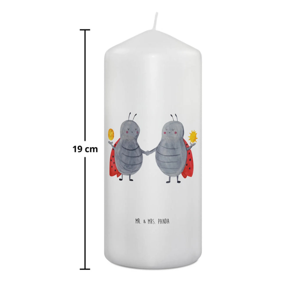 Kerze Sternzeichen Zwilling Kerze Mit Duft, Sojawachskerze, Kerze Für Advent, Gartenkerze, Votivkerze, Laternenkerze, Kerze Für Hochzeit, Kerze Für Ostern, Tischkerze, Kerze Mit Prägung, Blockkerze, Kerze, Fair-Trade-Kerze, Kerze Für Kommunion, Dinnerkerze, Stearin­kerze, Kerze Mit Spruch, Gedenkkerze, Dinnerkerzenpaar, Kerze Als Gastgeschenk, Kerze Für Firmung, Handgegossene Kerze, Stumpenkerze, Kerze Für Geburtstag, Bio-Kerze, Outdoor-Kerze, Handgemachte Kerze, Trauerkerze, Grablicht, Tafelkerze, Kerze Mit Fotoeinleger, Grabkerze, Glas-Kerze, Stabkerze, Andachtskerze, Kerze Ohne Duft, Teelicht, Kerze Mit Motiv, Streukerze, Stumpenkerzen-Set, Kerze Mit Namensgravur, Kerze Für Weihnachten, Kerze Für Taufe, Metall-Kerze, Kerze Mit Gravur, Duftkerze, Tierkreiszeichen, Sternzeichen, Horoskop, Astrologie, Aszendent, Zwillingsschwester, Zwilling Sternzeichen, Zwilling Geschenk, Glückskäfer, Geschenk Mai, Geschenk Juni, Zwillingsbruder, Geburtstag Mai, Marienkäfer, Zwillinge