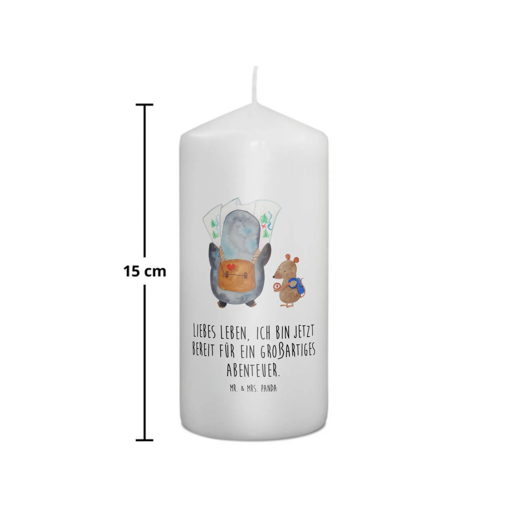 Kerze Pinguin & Maus Wanderer Zylinderkerze, Stumpenkerze, Gartenkerze, Geburtskerze, Wachskerze, Adventskerze, Dinnerkerze, Weihnachtskerze, Laternenkerze, Hochzeitskerze, Grosse Kerze, Wunschkerze, Handgemachte Kerze, Dekokerze, Kerze Mit Spruch, Tischkerze, Dekorative Kerze, Bedruckte Kerze, Geburtstagskerze, Schmuckkerze, Erinnerungslicht, Kommunionskerze, Osterkerze, Erinnerungskerze, Tafelkerze, Blockkerze, Kerze Mit Motiv, Pinguin, Roadtrip, Abenteuer, Pinguine, Wandern, Abenteurer, Ausflug, Wanderlust