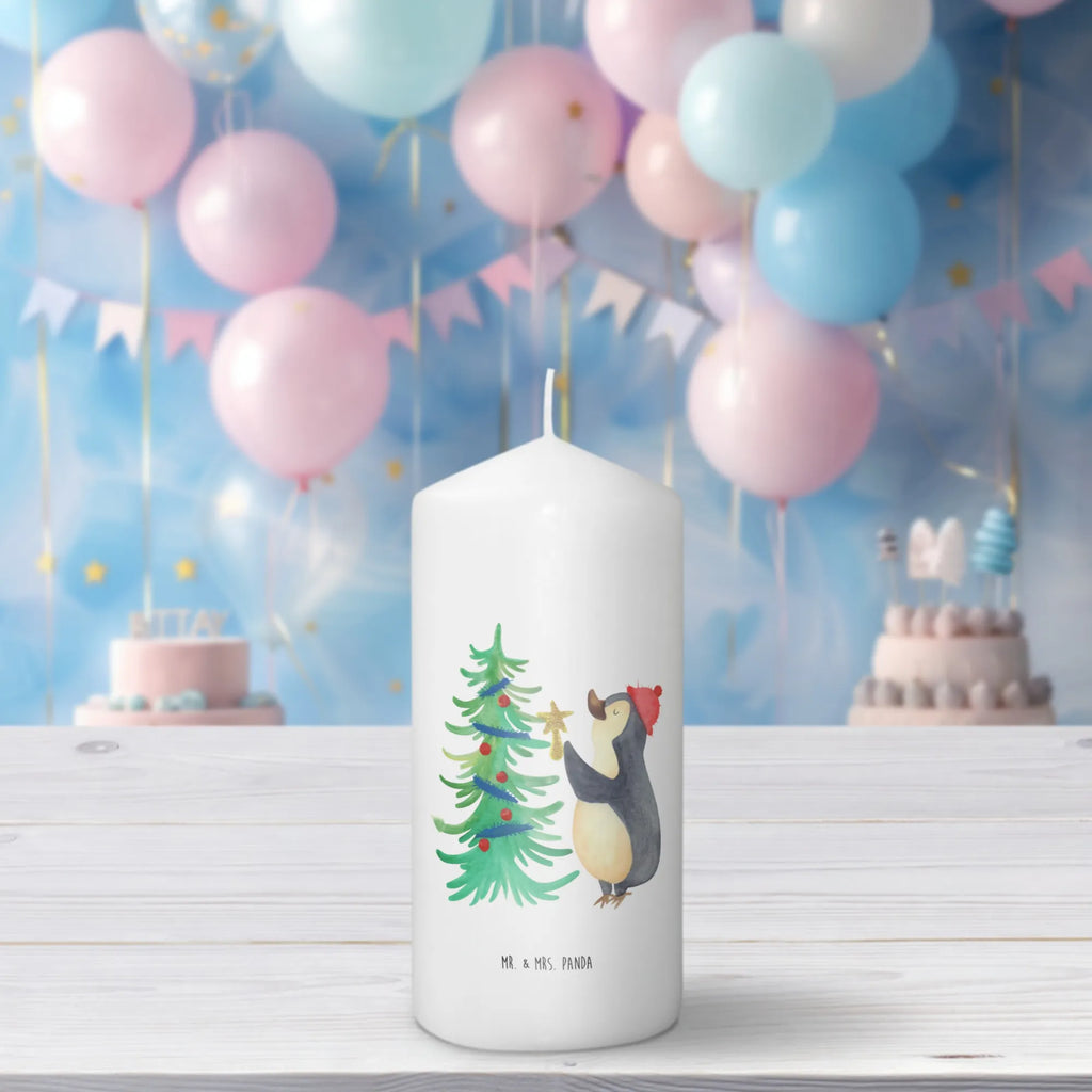 Kerze Pinguin Weihnachtsbaum Kerze Mit Motiv, Geburtstagskerze, Tafelkerze, Grosse Kerze, Zylinderkerze, Tischkerze, Dekorative Kerze, Kommunionskerze, Handgemachte Kerze, Wachskerze, Stumpenkerze, Dinnerkerze, Gartenkerze, Erinnerungskerze, Laternenkerze, Hochzeitskerze, Blockkerze, Geburtskerze, Erinnerungslicht, Wunschkerze, Osterkerze, Kerze Mit Spruch, Weihnachtskerze, Adventskerze, Schmuckkerze, Bedruckte Kerze, Dekokerze, Weihnachten, Winter, Weihnachtsdeko, Nikolaus, Advent, Heiligabend, Wintermotiv, Pinguin