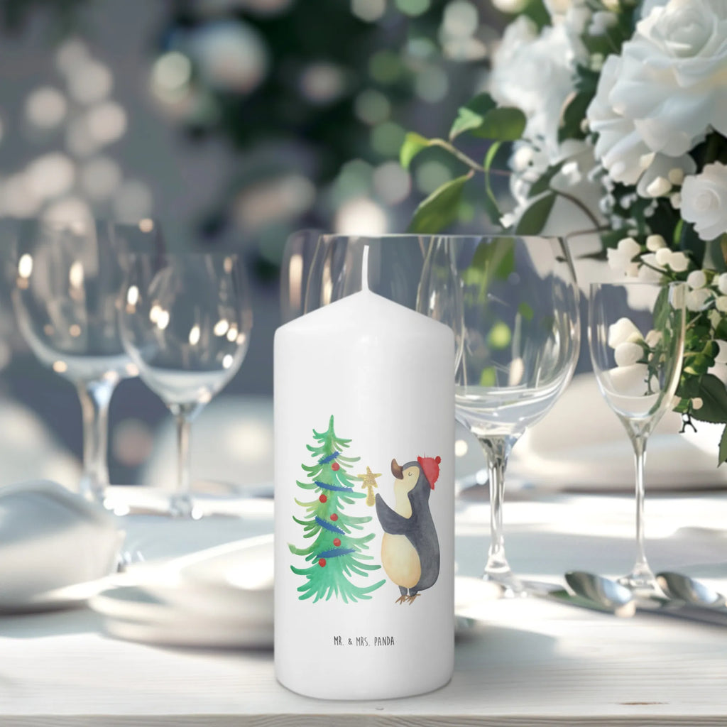 Kerze Pinguin Weihnachtsbaum Kerze Mit Motiv, Geburtstagskerze, Tafelkerze, Grosse Kerze, Zylinderkerze, Tischkerze, Dekorative Kerze, Kommunionskerze, Handgemachte Kerze, Wachskerze, Stumpenkerze, Dinnerkerze, Gartenkerze, Erinnerungskerze, Laternenkerze, Hochzeitskerze, Blockkerze, Geburtskerze, Erinnerungslicht, Wunschkerze, Osterkerze, Kerze Mit Spruch, Weihnachtskerze, Adventskerze, Schmuckkerze, Bedruckte Kerze, Dekokerze, Weihnachten, Winter, Weihnachtsdeko, Nikolaus, Advent, Heiligabend, Wintermotiv, Pinguin
