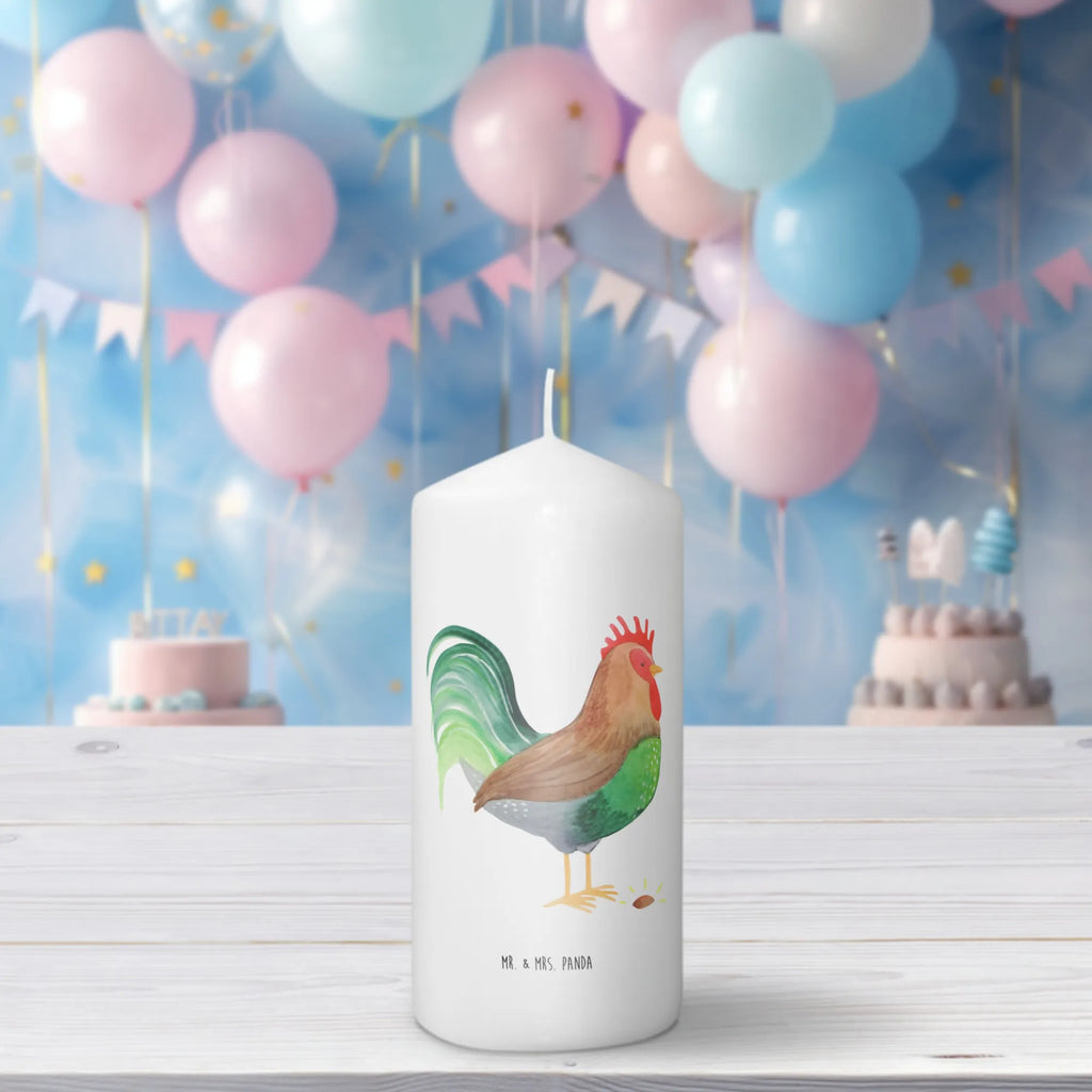 Kerze Hahn mit Korn Bedruckte Kerze, Adventskerze, Tischkerze, Dekorative Kerze, Weihnachtskerze, Gartenkerze, Dinnerkerze, Wunschkerze, Zylinderkerze, Wachskerze, Grosse Kerze, Kerze Mit Motiv, Handgemachte Kerze, Osterkerze, Geburtstagskerze, Erinnerungslicht, Tafelkerze, Kerze Mit Spruch, Dekokerze, Schmuckkerze, Blockkerze, Erinnerungskerze, Laternenkerze, Kommunionskerze, Stumpenkerze, Geburtskerze, Hochzeitskerze, Bauernhof, Hoftiere, Landwirt, Landwirtin, Eier, Korn, Hahn, Natur, Henne