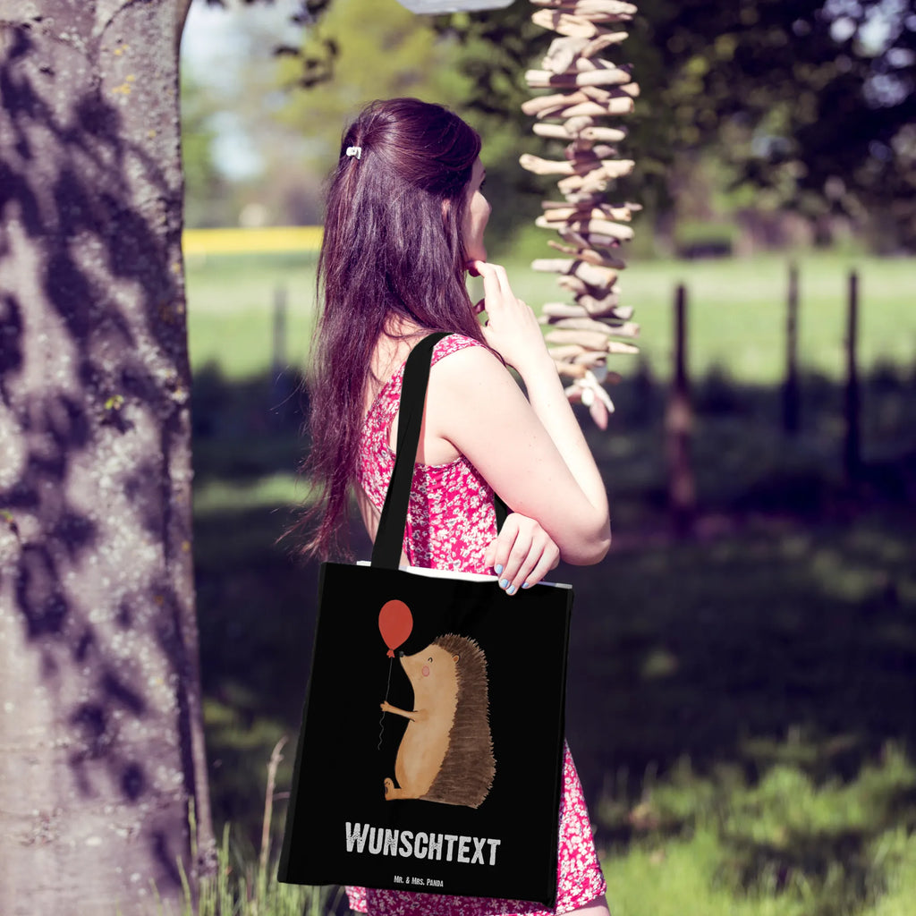 Personalisierte Tragetasche Igel mit Luftballon Personalisierter Beutel, Einkaufstasche mit Namen, Personalisierter Stoffbeutel, Personalisierte Einkaufstasche, Personalisierter Jutebeutel, Personalisierte Tasche, Personalisierte Kindergartentasche, Personalisierte Beuteltasche, Personalisierte Jutetasche, Stoffbeutel mit Namen, Tragetasche mit Namen, Tiermotive, Gute Laune, lustige Sprüche, Tiere, Geburtstag, Happy Birthday, Herzlichen Glückwunsch, Igel, Ballon, Geburtstagskind, Glückwunsch