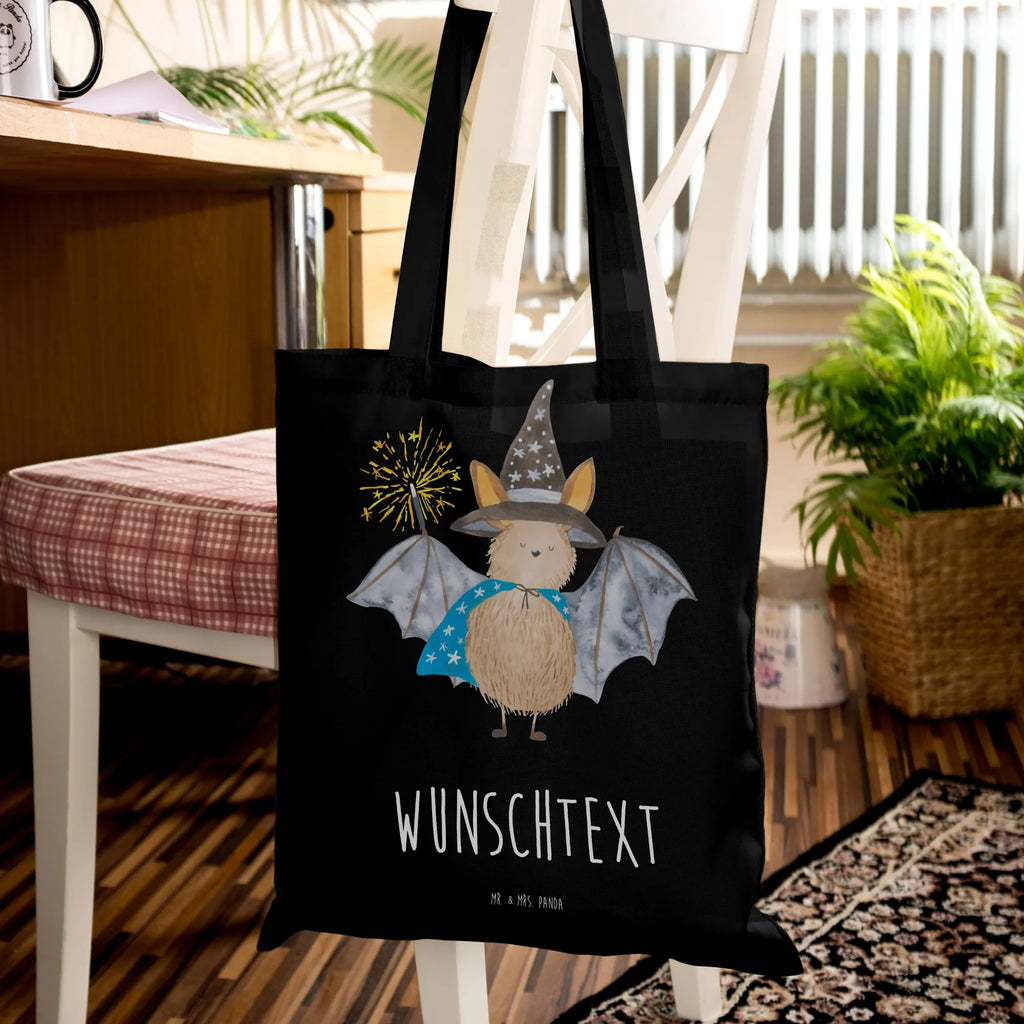 Personalisierte Tragetasche Fledermaus Zauberer Personalisierter Jutebeutel, Personalisierter Stoffbeutel, Schultertasche, Personalisierte Jutetasche, Stoffbeutel mit Namen, Einkaufstasche mit Namen, Einkaufsbeutel, Personalisierte Tasche, Umhängetasche, Personalisierte Beuteltasche, Shopper, Tragetasche mit Namen, Personalisierte Kindergartentasche, Personalisierte Einkaufstasche, Tüte, Personalisierter Beutel, Strandtasche, Lustige Sprüche, Tiere, Tiermotive, Gute Laune, Fledermaus, Zauberer, Reinsteigern, Magier, Frauen, Fledermäuse