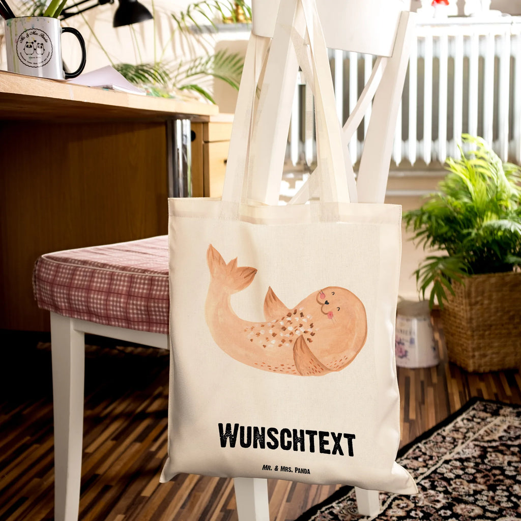 Personalisierte Tragetasche Robbe liegend Personalisierter Beutel, Personalisierter Jutebeutel, Personalisierter Stoffbeutel, Personalisierte Tasche, Personalisierte Einkaufstasche, Einkaufstasche mit Namen, Stoffbeutel mit Namen, Personalisierte Kindergartentasche, Tragetasche mit Namen, Personalisierte Beuteltasche, Personalisierte Jutetasche, Tiermotive, Gute Laune, lustige Sprüche, Tiere, Seehund, Strand, Robben, Nordsee, Ostsee, Freude, Meerestier, Robbe, Lachen