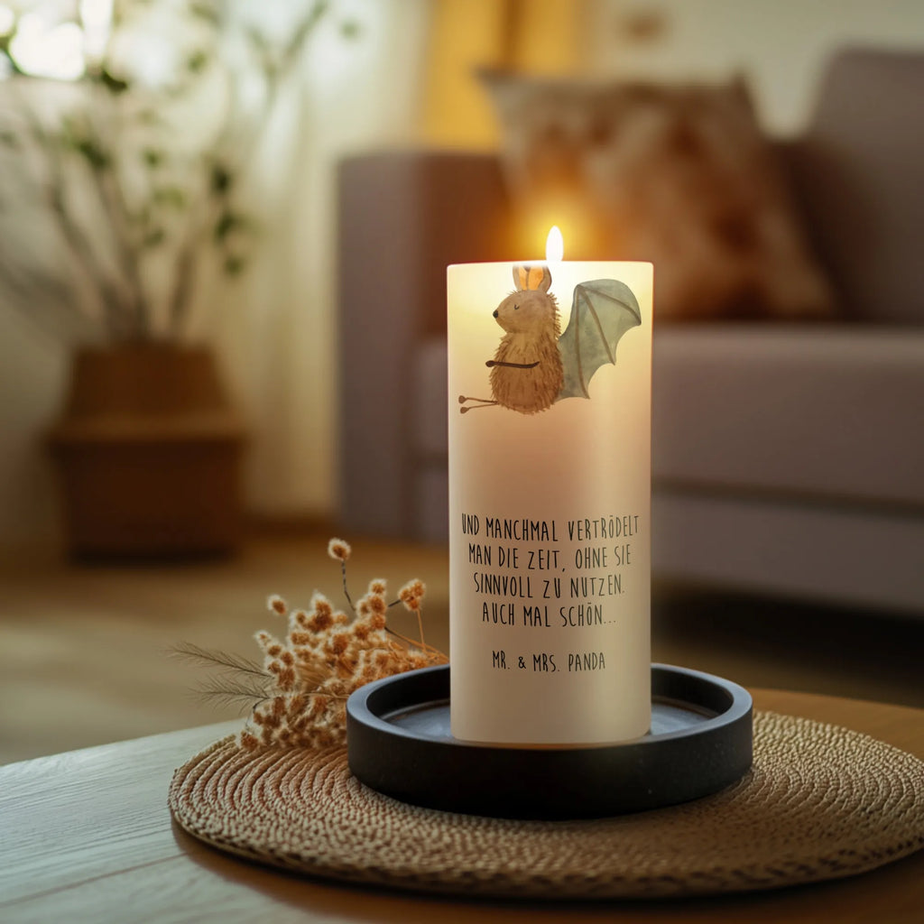 Kerze Fledermaus sitzend Zylinderkerze, Grosse Kerze, Laternenkerze, Blockkerze, Adventskerze, Weihnachtskerze, Schmuckkerze, Osterkerze, Dekorative Kerze, Kommunionskerze, Geburtskerze, Kerze Mit Motiv, Dekokerze, Dinnerkerze, Wachskerze, Geburtstagskerze, Tafelkerze, Kerze Mit Spruch, Stumpenkerze, Tischkerze, Wunschkerze, Erinnerungskerze, Bedruckte Kerze, Erinnerungslicht, Hochzeitskerze, Handgemachte Kerze, Gartenkerze, Gute Laune, Tiermotive, Tiere, Lustige Sprüche, Entspannen, Motivation, Fledermaus, Fledermäuse