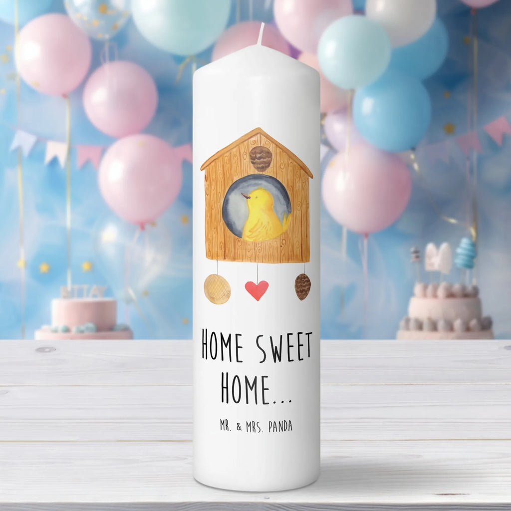 Kerze Vogelhaus sweet Home Geburtstagskerze, Grosse Kerze, Hochzeitskerze, Wachskerze, Kerze Mit Motiv, Zylinderkerze, Kommunionskerze, Dekorative Kerze, Tischkerze, Schmuckkerze, Erinnerungskerze, Handgemachte Kerze, Osterkerze, Adventskerze, Stumpenkerze, Geburtskerze, Bedruckte Kerze, Kerze Mit Spruch, Weihnachtskerze, Gartenkerze, Dekokerze, Laternenkerze, Tafelkerze, Blockkerze, Wunschkerze, Erinnerungslicht, Dinnerkerze, Gute Laune, Tiermotive, Tiere, Lustige Sprüche, Vogel, Einzugsgeschenk, Geschenk, Vogelhaus, Haus, Hausbau, Einzug, Home Sweet Home, Umzug