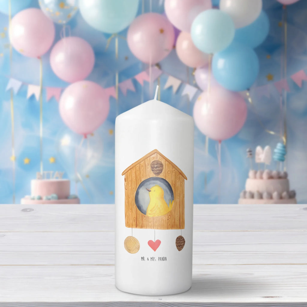 Kerze Vogelhaus sweet Home Geburtstagskerze, Grosse Kerze, Hochzeitskerze, Wachskerze, Kerze Mit Motiv, Zylinderkerze, Kommunionskerze, Dekorative Kerze, Tischkerze, Schmuckkerze, Erinnerungskerze, Handgemachte Kerze, Osterkerze, Adventskerze, Stumpenkerze, Geburtskerze, Bedruckte Kerze, Kerze Mit Spruch, Weihnachtskerze, Gartenkerze, Dekokerze, Laternenkerze, Tafelkerze, Blockkerze, Wunschkerze, Erinnerungslicht, Dinnerkerze, Gute Laune, Tiermotive, Tiere, Lustige Sprüche, Vogel, Einzugsgeschenk, Geschenk, Vogelhaus, Haus, Hausbau, Einzug, Home Sweet Home, Umzug