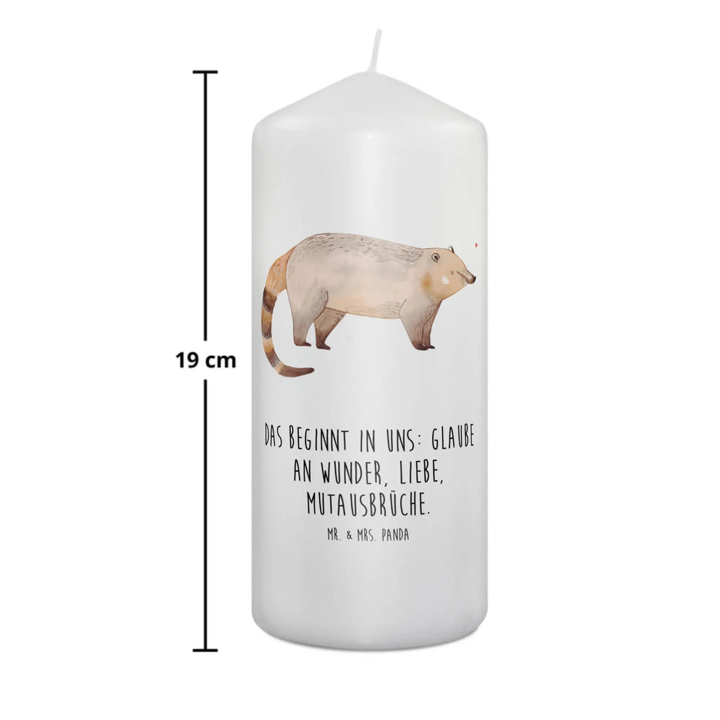 Kerze Nasenbär Geburtstagskerze, Wachskerze, Tafelkerze, Dekokerze, Gartenkerze, Grosse Kerze, Schmuckkerze, Bedruckte Kerze, Tischkerze, Geburtskerze, Laternenkerze, Kommunionskerze, Dinnerkerze, Wunschkerze, Adventskerze, Zylinderkerze, Handgemachte Kerze, Dekorative Kerze, Hochzeitskerze, Erinnerungslicht, Weihnachtskerze, Osterkerze, Stumpenkerze, Kerze Mit Spruch, Kerze Mit Motiv, Erinnerungskerze, Blockkerze, Gute Laune, Tiermotive, Tiere, Lustige Sprüche, Rüsselbär, Nasenbär, Nasenbären, Bär