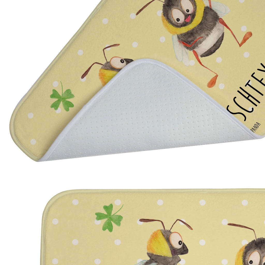 Personalisierter Badvorleger Hummeln mit Kleeblatt Badvorleger Gemustert Mit Wunschtext, Weicher Badvorleger Mit Wunschtext, Badvorleger Vintage Mit Namen, Badvorleger Weiß Mit Namen, Badvorleger Gäste-WC Personalisiert, Badläufer Mit Namen, Badezimmerteppich Personalisiert, Badmatte Waschbar Mit Wunschtext, Badvorleger Klein Mit Namen, Badematten Set Personalisiert, Badvorleger Mit Gravur, Saugfähiger Badvorleger Mit Wunschtext, Badezimmermatte Mit Wunschtext, Duschvorleger Mit Namen, Badvorleger Nachhaltig Mit Namen, Badvorleger Mit Bestickung, Badvorleger Groß Mit Wunschtext, Badteppich Mit Wunschtext, Badvorleger Mit Initialen, Badvorleger Design Mit Gravur, Personaliserter Badvorleger, Runder Badvorleger Personalisiert, Rechteckiger Badvorleger Mit Namen, Badvorleger Mikrofaser Personalisiert, Badvorleger Für Dusche Mit Wunschtext, Badvorleger Mit Namen, Badvorleger Klassisch Mit Wunschtext, Teppich Fürs Bad Mit Namen, Badvorleger Schwarz Mit Wunschtext, Badezimmer Matte Mit Namen, Badvorleger Für Badewanne Mit Namen, Badgarnitur Mit Wunschtext, Bad Fußmatte Personalisiert, Badvorleger Baumwolle Mit Namen, Werbegeschenk mit Text, Badematte Rutschfest Mit Namen, Badvorleger Modern Mit Namen, Badvorleger Mit Wunschtext, Badematte Mit Namen, Rutschfester Badvorleger Mit Namen, Waschbarer Badvorleger Mit Namen, Webegeschenk mit Firmennamen, Badvorleger Selbst Gestalten, Tiermotive, Gute Laune, lustige Sprüche, Tiere, Spruch positiv, Spruch schön, glücklich werden, Hummel, glücklich sein, Biene, Spruch fröhlich, Biene Deko