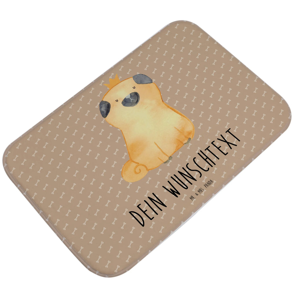 Personalisierter Badvorleger Mops Krone Badezimmer Matte Mit Namen, Badvorleger Mit Wunschtext, Badvorleger Mit Initialen, Personaliserter Badvorleger, Bad Fußmatte Personalisiert, Badvorleger Weiß Mit Namen, Badvorleger Vintage Mit Namen, Saugfähiger Badvorleger Mit Wunschtext, Badvorleger Gemustert Mit Wunschtext, Badmatte Waschbar Mit Wunschtext, Runder Badvorleger Personalisiert, Badvorleger Selbst Gestalten, Badezimmermatte Mit Wunschtext, Werbegeschenk mit Text, Badvorleger Modern Mit Namen, Badematte Mit Namen, Badvorleger Baumwolle Mit Namen, Badematten Set Personalisiert, Badläufer Mit Namen, Teppich Fürs Bad Mit Namen, Badvorleger Mikrofaser Personalisiert, Weicher Badvorleger Mit Wunschtext, Duschvorleger Mit Namen, Badvorleger Nachhaltig Mit Namen, Badgarnitur Mit Wunschtext, Badvorleger Groß Mit Wunschtext, Badvorleger Gäste-WC Personalisiert, Badvorleger Klassisch Mit Wunschtext, Badvorleger Klein Mit Namen, Badematte Rutschfest Mit Namen, Badvorleger Design Mit Gravur, Badvorleger Für Badewanne Mit Namen, Badvorleger Für Dusche Mit Wunschtext, Rutschfester Badvorleger Mit Namen, Badvorleger Mit Bestickung, Badteppich Mit Wunschtext, Webegeschenk mit Firmennamen, Badvorleger Mit Namen, Waschbarer Badvorleger Mit Namen, Rechteckiger Badvorleger Mit Namen, Badvorleger Mit Gravur, Badezimmerteppich Personalisiert, Badvorleger Schwarz Mit Wunschtext, Hund, Hundemotiv, Haustier, Hunderasse, Tierliebhaber, Hundebesitzer, Sprüche, kinderlos, lustig, Hausregel, allergisch, Mops, Hundebesitzer. Spruch