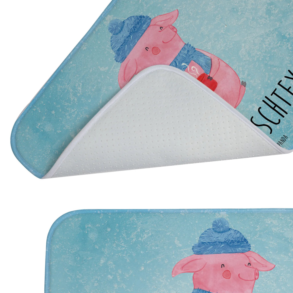 Personalisierter Badvorleger Lallelndes Glühschwein Badvorleger Klein Mit Namen, Badvorleger Mikrofaser Personalisiert, Badezimmermatte Mit Wunschtext, Bad Teppich, Badvorleger Gemustert Mit Wunschtext, Duschvorlage, Webegeschenk mit Firmennamen, Personaliserter Badvorleger, Bad Fußmatte Personalisiert, Duschvorleger Mit Namen, Rutschfester Badvorleger Mit Namen, Rechteckiger Badvorleger Mit Namen, Badvorleger Klassisch Mit Wunschtext, Badteppich Mit Wunschtext, Badvorleger Für Badewanne Mit Namen, Badvorleger Gäste-WC Personalisiert, Badvorleger Vintage Mit Namen, Waschbarer Badvorleger Mit Namen, Badvorleger Mit Wunschtext, Badmatte Waschbar Mit Wunschtext, Badvorleger Modern Mit Namen, Werbegeschenk mit Text, Badvorleger Mit Bestickung, Teppich Fürs Bad Mit Namen, Weicher Badvorleger Mit Wunschtext, Badläufer Mit Namen, Badvorleger Groß Mit Wunschtext, Badvorleger Design Mit Gravur, Runder Badvorleger Personalisiert, Badvorleger Schwarz Mit Wunschtext, Saugfähiger Badvorleger Mit Wunschtext, Badvorleger Baumwolle Mit Namen, Badezimmer Matte Mit Namen, Badgarnitur Mit Wunschtext, Badvorleger Weiß Mit Namen, Badvorleger Mit Gravur, Badematten Set Personalisiert, Badvorleger Selbst Gestalten, Badezimmerteppich Personalisiert, Badvorleger Nachhaltig Mit Namen, Badvorleger Mit Namen, Badematte Rutschfest Mit Namen, Badvorleger Mit Initialen, Badematte Mit Namen, Badvorleger Für Dusche Mit Wunschtext, Badtextilien, Weihnachten, Winter, Weihnachtsdeko, Nikolaus, Advent, Heiligabend, Wintermotiv, Glühwein, Weihnachtsmarkt, Betrunken, Spruch