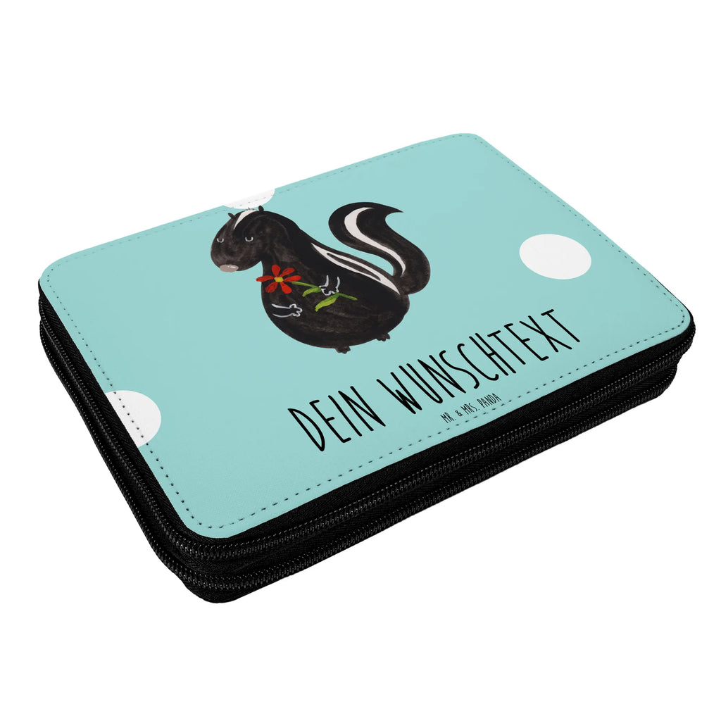 Personalised leather folder skunk flower Personalisierte Stifterolle, Schülerin, Bestückte Federmappe, Büro Stifte Etui, Personalisierte Stiftetasche, Schüler, PersonalisierteS Federmäppchen, Geschenk, Personalisierte Federmappe, Kind, Motiv, Federmappe Einschulung, PersonalisierteS Stifte Etui, Grundschule, Federmäppchen bedruckt, Kinder Federmappe, Stiftemappe mit Namen, Federmäppchen mit Namen, Schule, Stifterolle mit Namen, Einschulung, Federmappe mit Namen, Stinktier, Skunk, Raubtier, Wildtier, Stinker, Stinki, Tagträumer, verträumt, Träume, Dreams