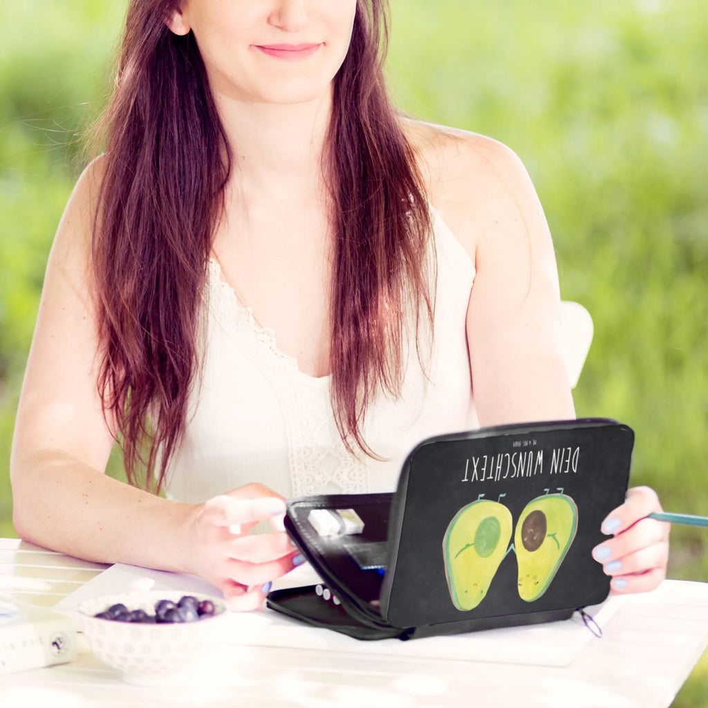 Personalised leather folder avocado pair Federmäppchen mit Namen, Personalisierte Stiftetasche, Stifterolle mit Namen, Personalisierte Stifterolle, Federmappe mit Namen, PersonalisierteS Stifte Etui, Stiftemappe mit Namen, PersonalisierteS Federmäppchen, Personalisierte Federmappe, Avocado, Veggie, Vegan, Gesund, Avocuddle, Liebe, Schwangerschaft, Avocados, Familie, Hochzeit, Kinder, Babyshower, Babyparty, Geburt