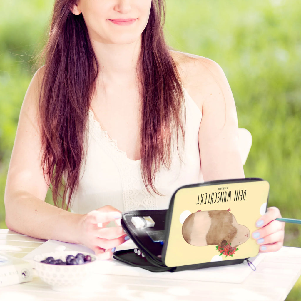 Personalisierte Federmappe Meerschweinchen weise Stifterolle mit Namen, Personalisierte Federmappe, Federmappe mit Namen, PersonalisierteS Stifte Etui, Stiftemappe mit Namen, PersonalisierteS Federmäppchen, Personalisierte Stiftetasche, Personalisierte Stifterolle, Federmäppchen mit Namen, Lustige Sprüche, Tiere, Tiermotive, Gute Laune, Wunderland, Realität, Meerschweinchen, Blumenkind, Spruch, Motivation, Wunder, Weisheit, Meerie, Meeries