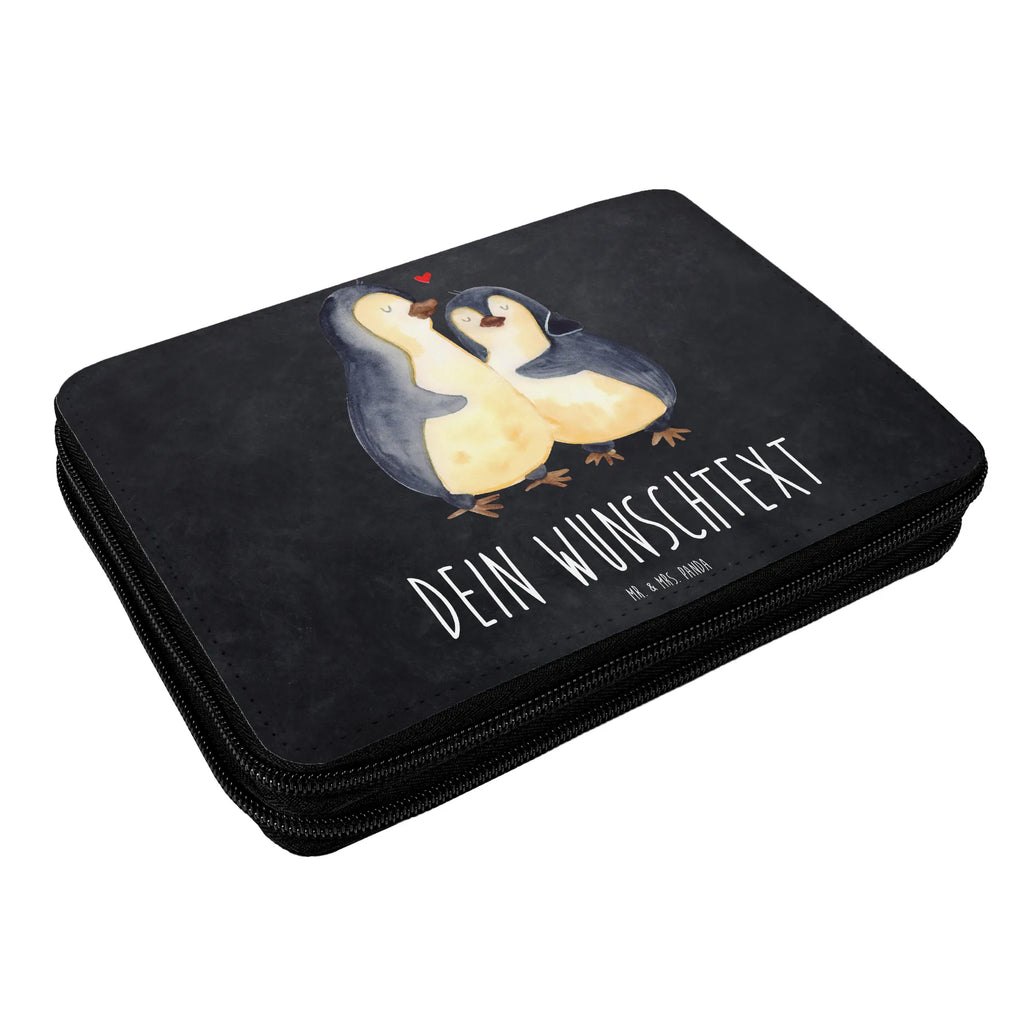 Personalisierte Federmappe Pinguin umarmend Einschulung, Grundschule, Kinder Federmappe, PersonalisierteS Stifte Etui, Federmappe Einschulung, PersonalisierteS Federmäppchen, Schule, Federmäppchen mit Namen, Federmäppchen bedruckt, Motiv, Kind, Bestückte Federmappe, Personalisierte Stiftetasche, Geschenk, Personalisierte Stifterolle, Personalisierte Federmappe, Stifterolle mit Namen, Schülerin, Federmappe mit Namen, Schüler, Stiftemappe mit Namen, Büro Stifte Etui, Pinguin, Liebesgeschenk, Liebesbeweis, Liebe, Verlobung, Hochzeitstag, Hochzeitsgeschenk, Liebespaar, Hochzeit, Jahrestag