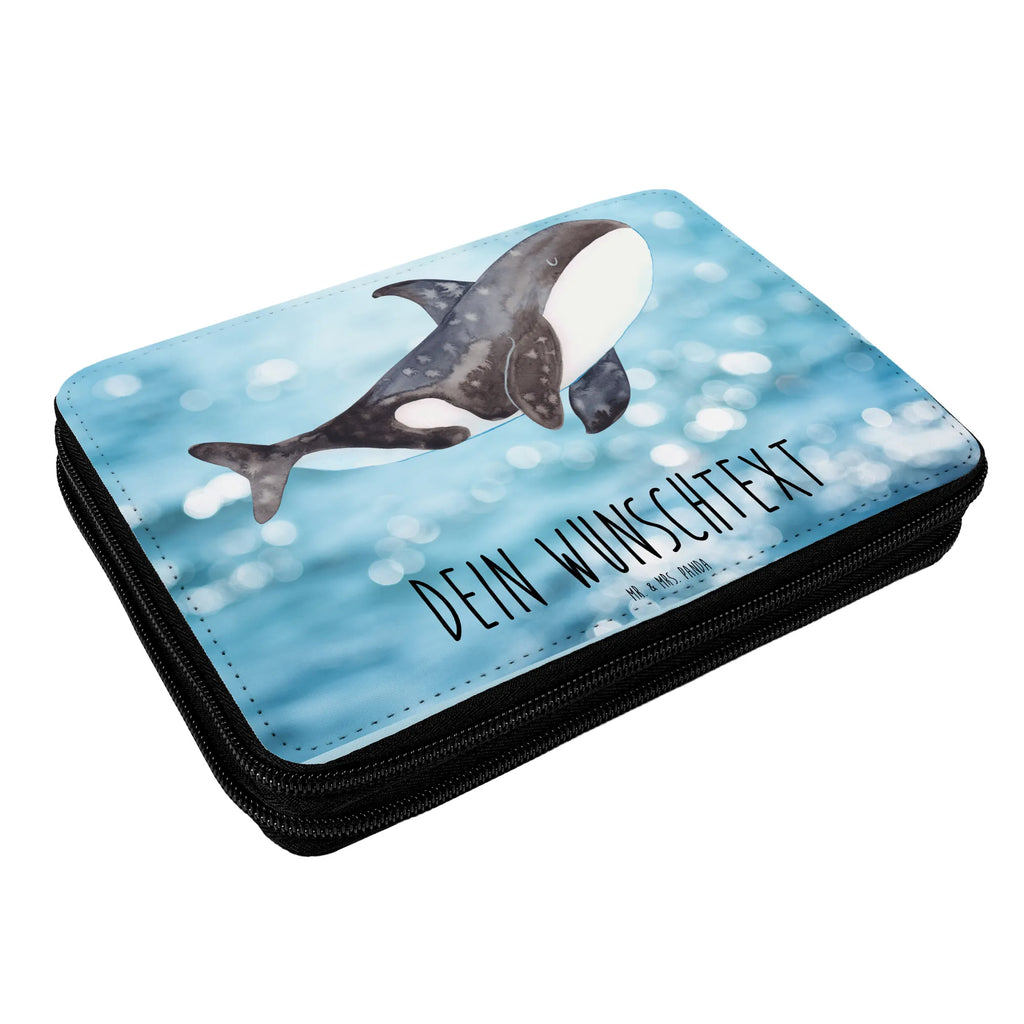 Personalisierte Federmappe Orca Federmappe mit Namen, Kind, Schule, Federmappe Einschulung, Kinder Federmappe, Stifterolle mit Namen, Motiv, Personalisierte Federmappe, Büro Stifte Etui, Schüler, Bestückte Federmappe, Personalisierte Stiftetasche, Personalisierte Stifterolle, Federmäppchen bedruckt, Grundschule, Stiftemappe mit Namen, PersonalisierteS Federmäppchen, Federmäppchen mit Namen, Schülerin, Geschenk, Einschulung, PersonalisierteS Stifte Etui, Meerestiere, Meer, Urlaub, Möglichkeiten, Orca, Selbstliebe, Wal, Büro, Arbeit, Motivation, Startup, Neustart, Killerwal, Orcas