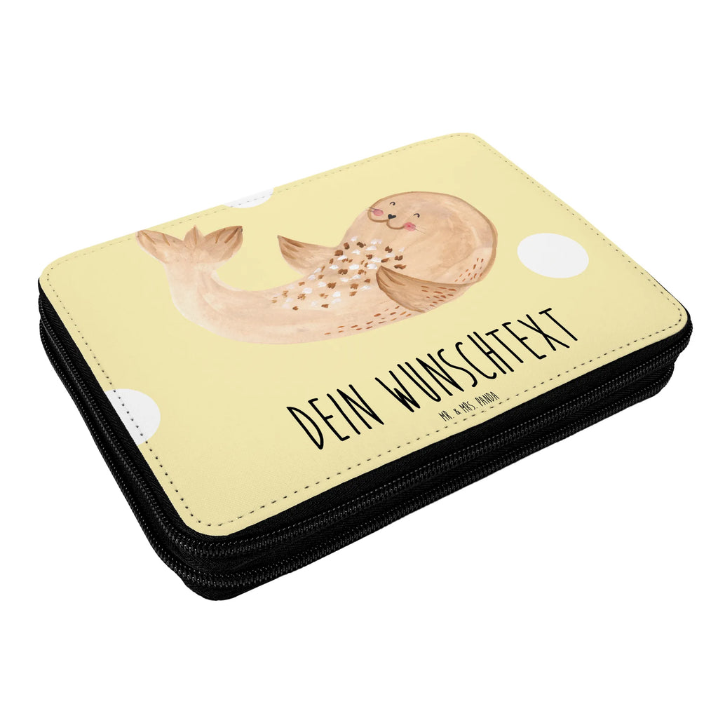 Personalisierte Federmappe Robbe liegend Federmappe mit Namen, Federmäppchen mit Namen, Stifterolle mit Namen, Stiftemappe mit Namen, Schülerin, Einschulung, Bestückte Federmappe, Kind, Schule, PersonalisierteS Federmäppchen, PersonalisierteS Stifte Etui, Kinder Federmappe, Schüler, Federmäppchen bedruckt, Grundschule, Personalisierte Stiftetasche, Personalisierte Stifterolle, Federmappe Einschulung, Motiv, Personalisierte Federmappe, Geschenk, Büro Stifte Etui, Tiermotive, Gute Laune, lustige Sprüche, Tiere, Freude, Lachen, Nordsee, Seehund, Meerestier, Strand, Robbe, Robben, Ostsee