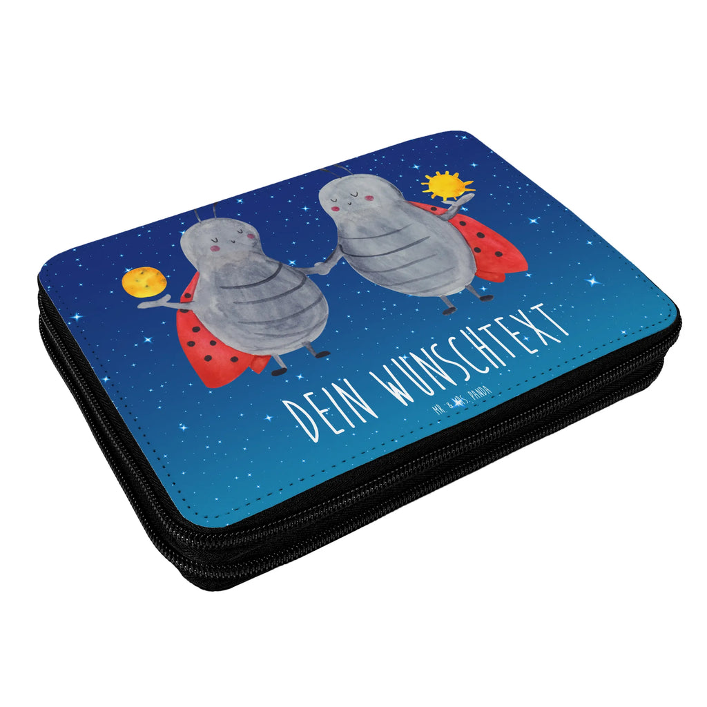 Personalisierte Federmappe Sternzeichen Zwilling Personalisierte Federmappe, Personalisierte Stiftetasche, Personalisierte Stifterolle, PersonalisierteS Federmäppchen, PersonalisierteS Stifte Etui, Federmäppchen mit Namen, Stiftemappe mit Namen, Federmappe mit Namen, Stifterolle mit Namen, Sternzeichen, Tierkreiszeichen, Horoskop, Astrologie, Aszendent, Geschenk Juni, Zwillingsschwester, Zwillingsbruder, Zwillinge, Zwilling Sternzeichen, Marienkäfer, Geschenk Mai, Geburtstag Mai, Zwilling Geschenk, Glückskäfer