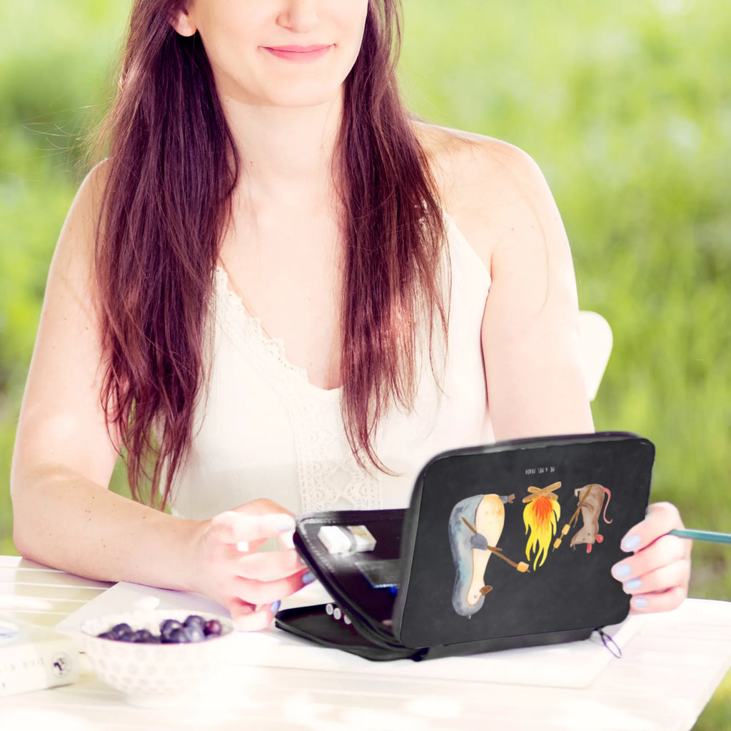 Leather folder Penguin campfire Stiftemappe, Bleistiftetui, Mäppchen, Schüleretui, Federmäppchen, Schuletui, Buntstiftmäppchen, Farbstiftetui, Schulmäppchen, Schlampermäppchen, Bleistift Etui, Malmappe, Buntstiftetui, Federtasche, Schreibetui, Stifte Etui, Stiftetasche, Etui für Stifte, Stifteetui, Zeichenetui, Federmappe Set, Stiftebeutel, Schreibmappe, Pinguin, Grillen, Arbeit, Büroalltag, Marshmallows, Lagerfeuer, Liebe, Büro, Motivation, Job, Pinguine, Leben, Lebensmotivation, Feuer, Lebensspruch, Neustart, Maus