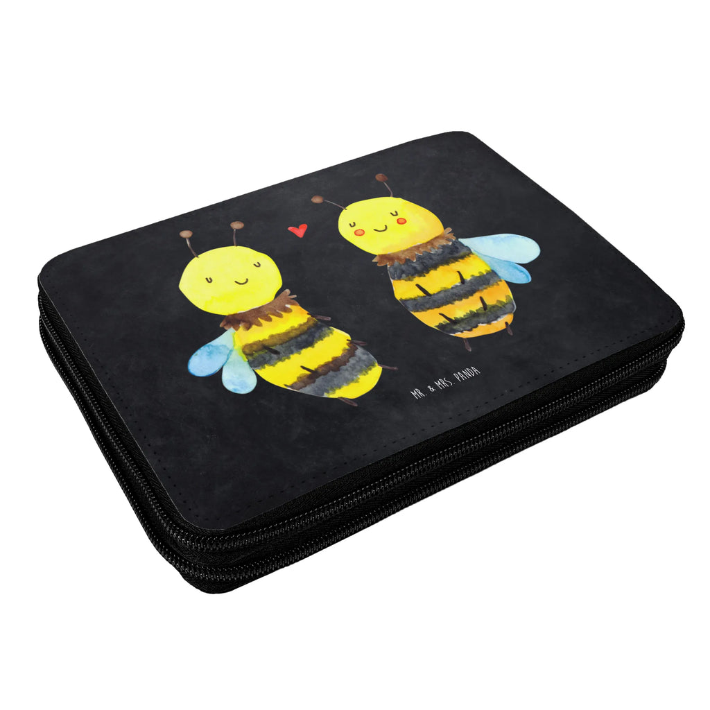 Leather folder bee In love Buntstiftmäppchen, Stifte Etui, Stiftebeutel, Stifteetui, Mäppchen, Zeichenetui, Federtasche, Federmappe Set, Farbstiftetui, Schulmäppchen, Malmappe, Schlampermäppchen, Stiftetasche, Schüleretui, Schreibmappe, Bleistift Etui, Stiftemappe, Buntstiftetui, Schreibetui, Bleistiftetui, Schuletui, Federmäppchen, Etui für Stifte, Biene, Wespe, Hummel