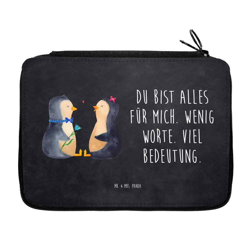 Federmappe Pinguin Pärchen Schule, Stiftetasche, Kind, Kinder Federmappe, Schülerin, Federmappe Einschulung, Stifterolle, Motiv, Schüler, Grundschule, Büro Stifte Etui, Bestückte Federmappe, Federmäppchen, Federmäppchen bedruckt, Einschulung, Geschenk, Stifte Etui, Federmappe, Pinguin, Traumpaar, große Liebe, Liebesbeweis, Jahrestag, Liebesgeschenk, Hochzeit, Hochzeitsgeschenk, Verlobung, Hochzeitstag, Liebe, Liebespaar, Pinguine