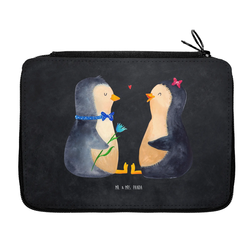 Federmappe Pinguin Pärchen Schule, Stiftetasche, Kind, Kinder Federmappe, Schülerin, Federmappe Einschulung, Stifterolle, Motiv, Schüler, Grundschule, Büro Stifte Etui, Bestückte Federmappe, Federmäppchen, Federmäppchen bedruckt, Einschulung, Geschenk, Stifte Etui, Federmappe, Pinguin, Traumpaar, große Liebe, Liebesbeweis, Jahrestag, Liebesgeschenk, Hochzeit, Hochzeitsgeschenk, Verlobung, Hochzeitstag, Liebe, Liebespaar, Pinguine