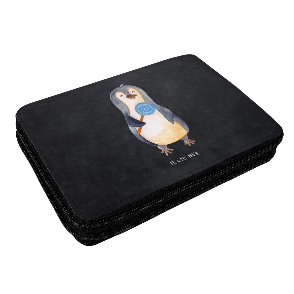 Federmappe Pinguin Lolli Schüler, Kind, Federmappe Einschulung, Motiv, Bestückte Federmappe, Federmäppchen, Kinder Federmappe, Grundschule, Schülerin, Stiftetasche, Federmäppchen bedruckt, Stifterolle, Federmappe, Büro Stifte Etui, Einschulung, Stifte Etui, Schule, Geschenk, Pinguin, Ganove, Blödsinn, Spruch, Rabauke, Rebell, Gauner, Pinguine, Lolli, Süßigkeiten