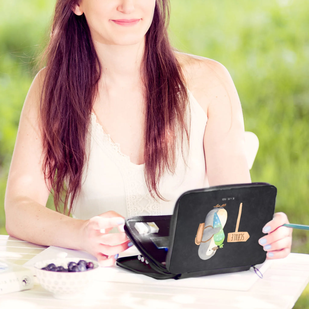 Federmappe Pinguin Schultüte Federmappe Einschulung, Schule, Stifte Etui, Kind, Schülerin, Geschenk, Federmappe, Stifterolle, Federmäppchen, Stiftetasche, Motiv, Federmäppchen bedruckt, Kinder Federmappe, Büro Stifte Etui, Einschulung, Grundschule, Bestückte Federmappe, Schüler, Pinguin, Schulranzen, erster Schultag, Schulanfänger, Geschenk zur Einschulung, 1. Klasse